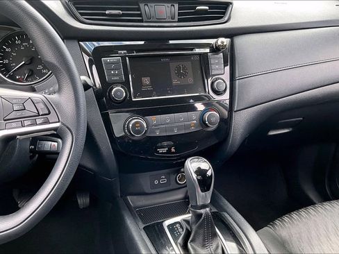 Used 2019 Nissan Rogue S FWD image 6