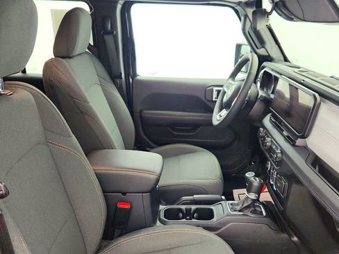 Used 2025 Jeep Wrangler Unlimited Sahara image 23