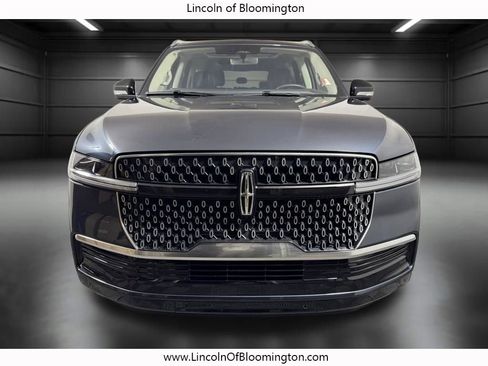 Used 2025 Lincoln Navigator L Reserve image 10