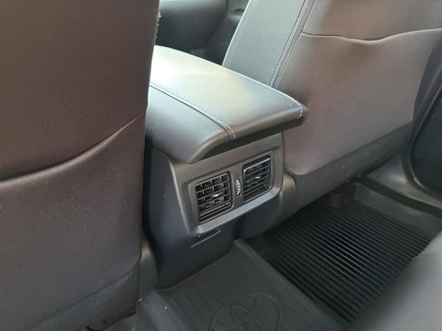 Used 2021 Toyota Venza Limited image 21