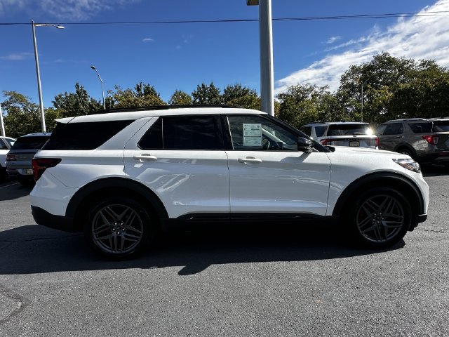 Used 2025 Ford Explorer ST AWD/4WD image 4