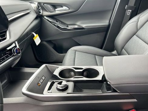 New 2026 Chevrolet Equinox LT w/ Convenience Package II FWD image 30
