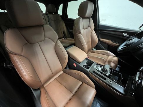 Used 2023 Audi Q5 e Premium Plus w/ Premium Plus Package image 12