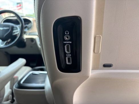 Used 2019 Chrysler Pacifica Touring-L Plus w/ Tire & Wheel Group FWD image 71
