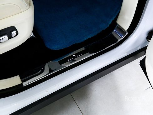 Certified 2023 Rolls-Royce Cullinan w/ Cullinan Package AWD/4WD image 34