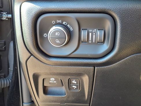 Used 2019 RAM 1500 Laramie AWD/4WD image 15