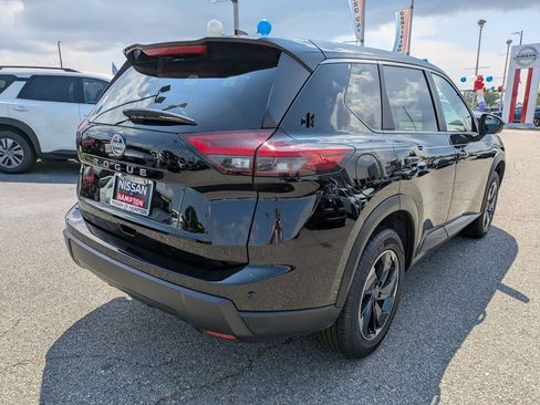Certified 2025 Nissan Rogue SV FWD image 5