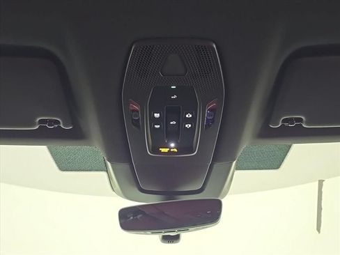 Certified 2025 Porsche Macan 4S Electric AWD/4WD image 25