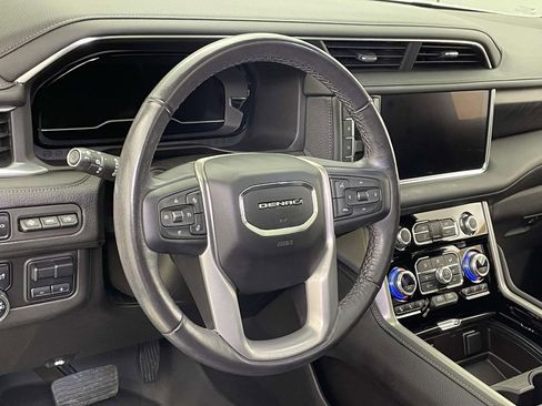 Used 2022 GMC Yukon Denali w/ Denali Premium Package image 4
