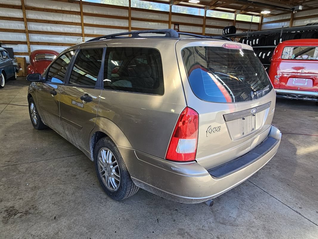 Used 2003 Ford Focus Wagon FWD image 3