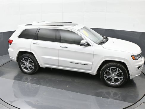 Used 2020 Jeep Grand Cherokee Overland AWD/4WD image 32