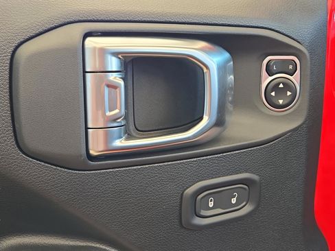 Used 2025 Jeep Wrangler Sport S image 16