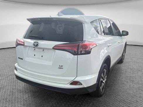Used 2018 Toyota RAV4 LE w/ Carpet Mat Package AWD/4WD image 3