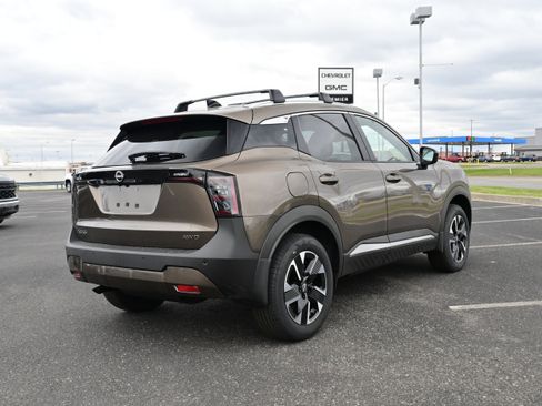 New 2026 Nissan Kicks SV w/ SV Premium Package image 8