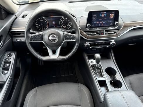 Used 2025 Nissan Altima 2.5 SV FWD image 22