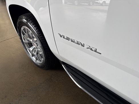Used 2020 GMC Yukon XL SLE w/ SLE Value Package image 35