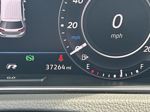 Used 2018 Volkswagen Golf R 4-Door AWD/4WD image 30