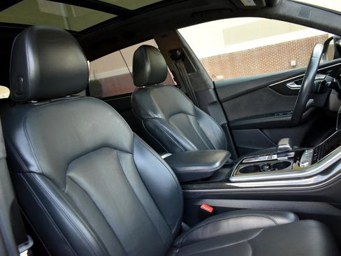 Used 2019 Audi Q8 Prestige w/ Luxury Package image 31