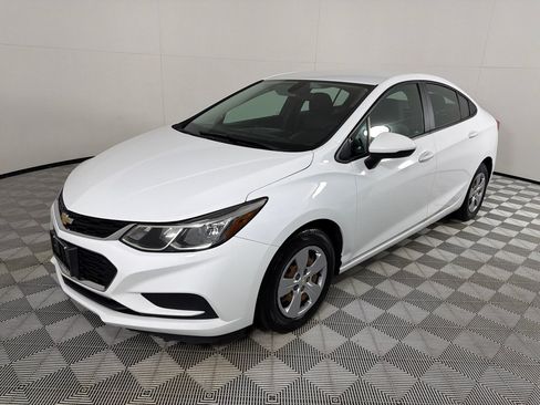 Used 2017 Chevrolet Cruze LS FWD image 9