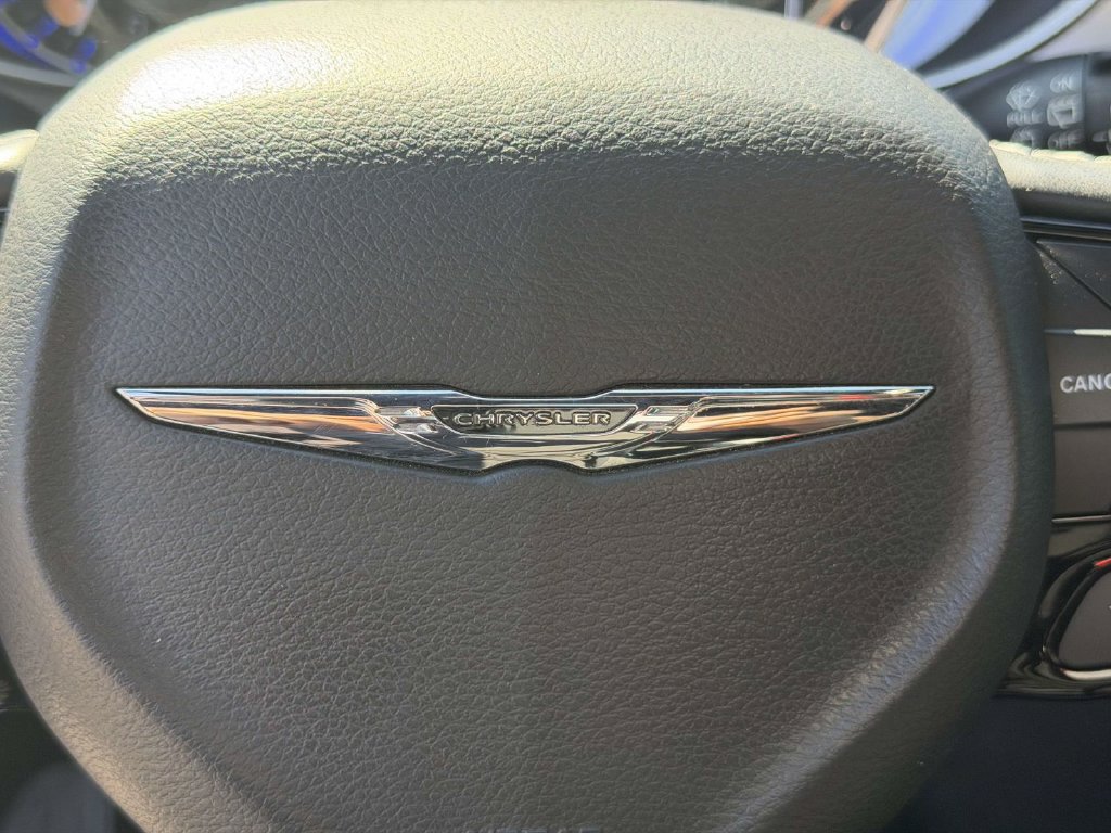Used 2018 Chrysler Pacifica Touring-L Plus w/ Advanced Safetytec Group FWD image 32