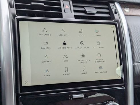 New 2026 Land Rover Discovery Dynamic SE image 16