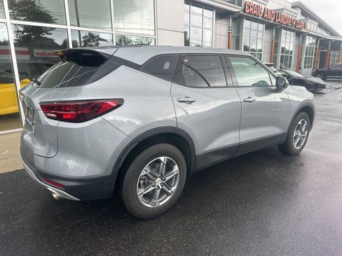Used 2025 Chevrolet Blazer LT FWD image 3