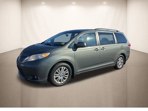 Used 2014 Toyota Sienna XLE image 13