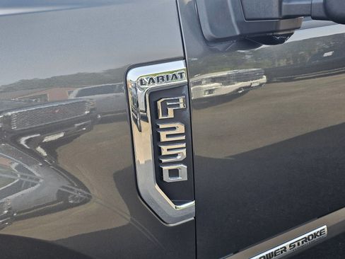 Used 2017 Ford F250 Lariat w/ Lariat Value Package AWD/4WD image 13