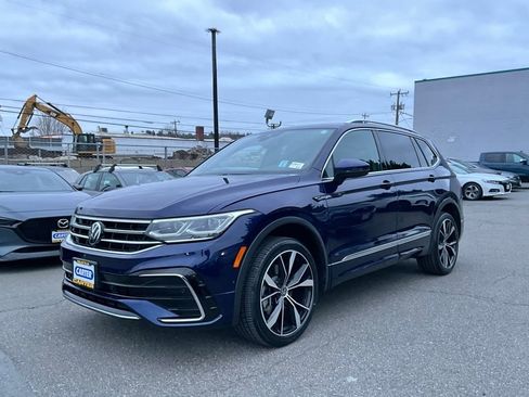 Used 2022 Volkswagen Tiguan SEL R-Line image 4