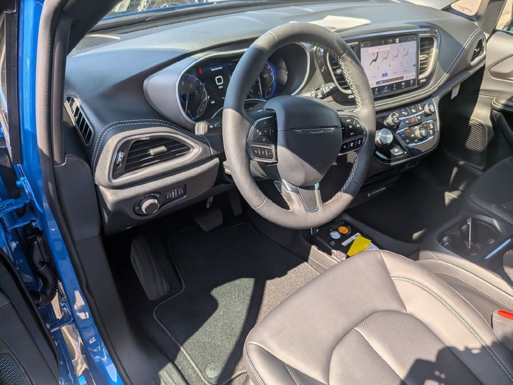 New 2027 Chrysler Pacifica Select FWD image 15