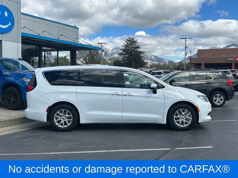 Used 2022 Chrysler Voyager LX FWD image 2