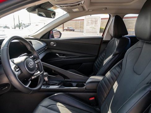 Used 2023 Hyundai Elantra Limited image 14