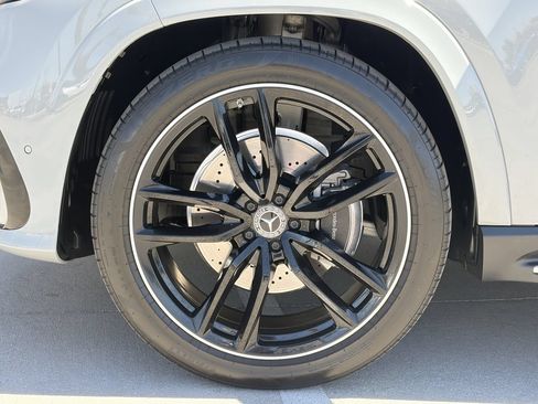 Used 2024 Mercedes-Benz GLS 580 4MATIC image 9