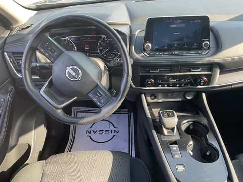 Used 2025 Nissan Rogue SV FWD image 15