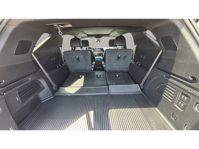 Used 2026 Chevrolet Traverse High Country FWD image 35