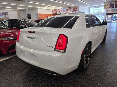Used 2017 Chrysler 300 S RWD image 4