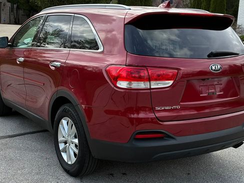 Used 2016 Kia Sorento LX w/ LX Convenience Package image 3