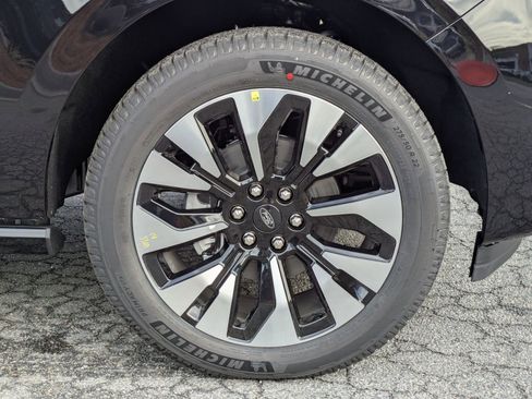 New 2025 Ford Expedition Max Platinum w/ Driver's Package AWD/4WD image 10
