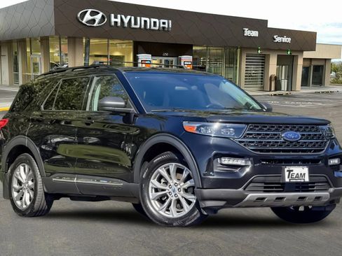 Used 2023 Ford Explorer XLT w/ Equipment Group 202A AWD/4WD image 2