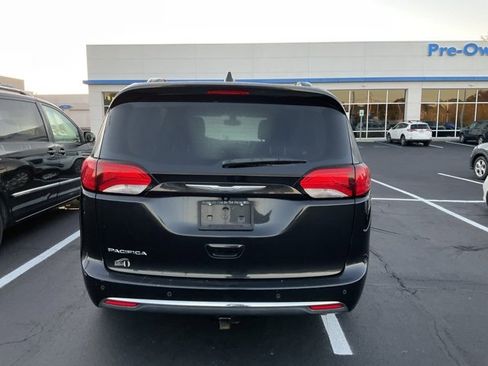 Used 2017 Chrysler Pacifica Touring-L image 7