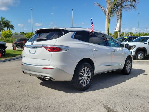 Used 2024 Buick Enclave Essence FWD image 5