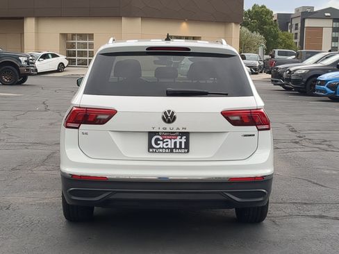 Used 2022 Volkswagen Tiguan SE w/ Panoramic Sunroof Package AWD/4WD image 5