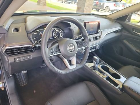 Used 2024 Nissan Altima 2.5 SV FWD image 10