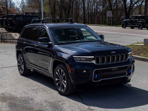 Used 2022 Jeep Grand Cherokee Overland image 3