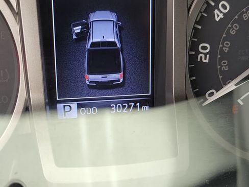 Used 2018 Toyota Tacoma SR5 RWD image 24