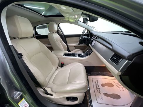 Used 2017 Jaguar XF Prestige image 30