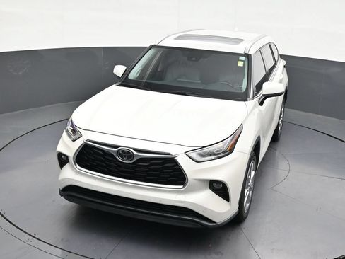 Used 2021 Toyota Highlander Limited FWD image 23