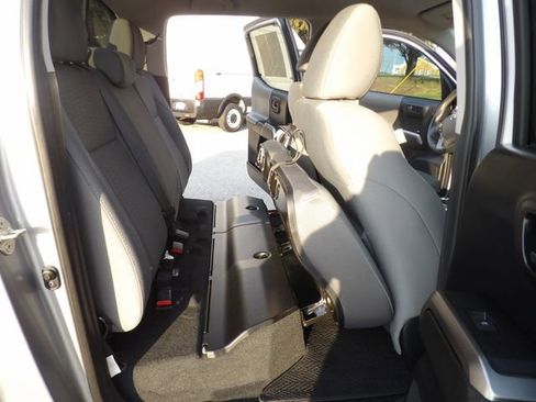 Used 2017 Toyota Tacoma TRD Sport image 31