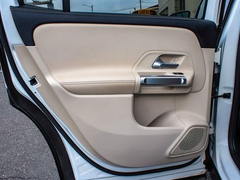 Used 2022 Mercedes-Benz GLB 250 GLB 250 image 12