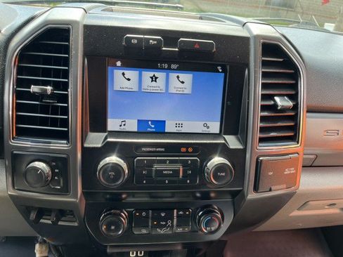 Used 2019 Ford F550 4x4 Regular Cab Super Duty w/ XLT Value Package image 17
